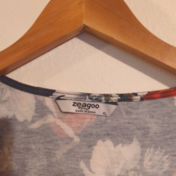 Zeagoo Short Sleeve V-Neck Ruched Blouse Size L - Picture 3 of 8